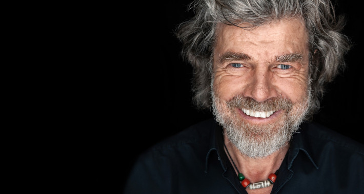 Reinhold Messner begleitet ein Konzert der Stuttgarter Philharmoniker im KKL Luzern mit eigenen Texten und Bildern seiner Bergtouren